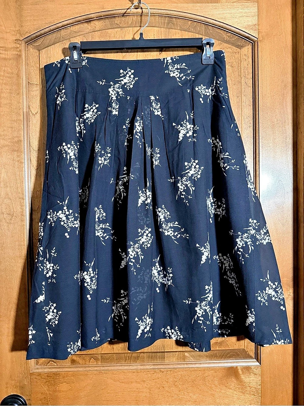 Banana Republic Floral A-Line Skirt in Black & White Size 14 Like New